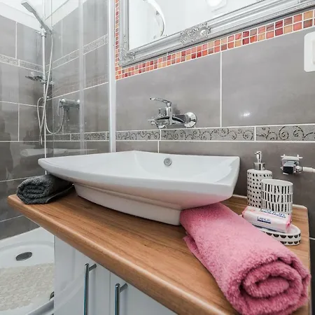 דירה Little House